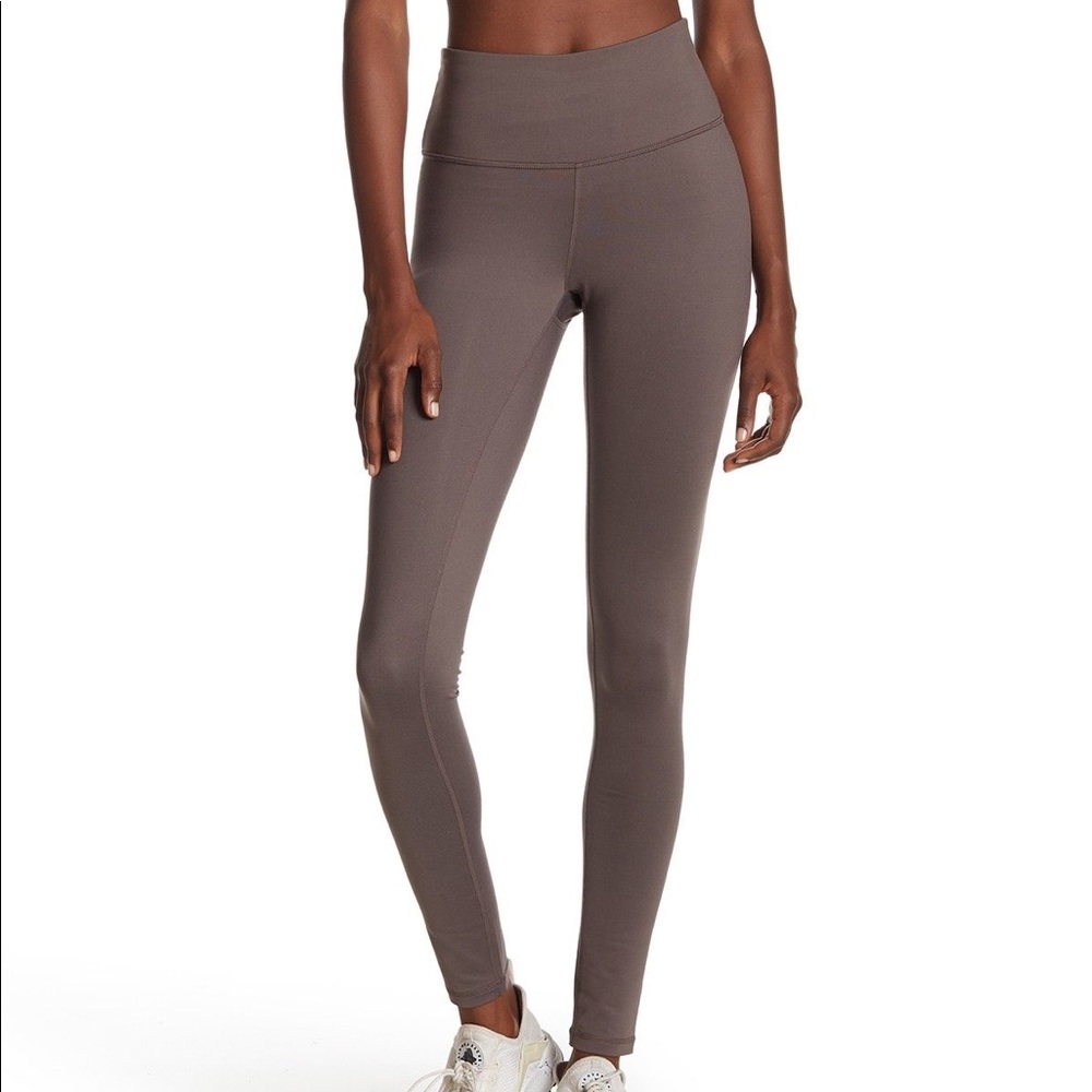 NWOT Zella leggings. Color grey kitten. XS